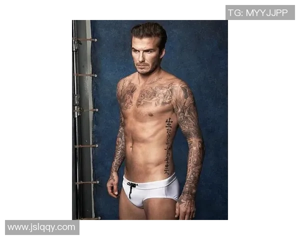 足球明星背部纹身狮子图案展现力量与勇气的完美结合