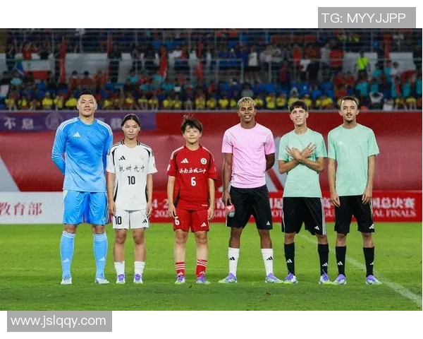 中国男足球明星的全球排名及其在国内的地位分析