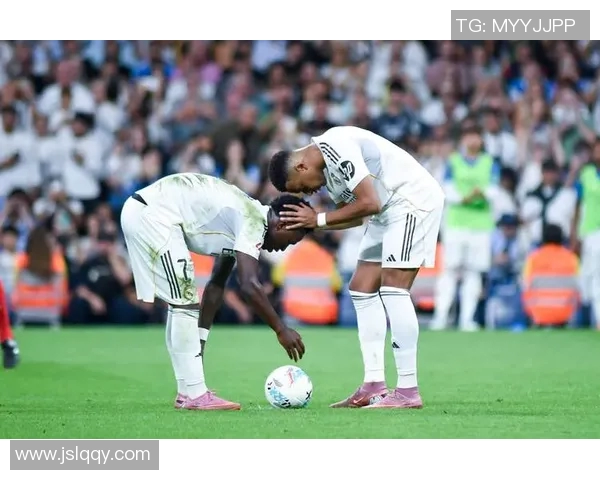 威尼斯足球历史上的传奇球星与他们的辉煌成就探讨